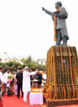 Chief Minister Shri Naveen Patnaik floral tribute to the statue of Utkal Gourab Madhusudan Das on the occasion of 86th Shradhotsav at Raj Bhawan square