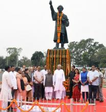 Chief Minister Shri Naveen Patnaik floral tribute to the statue of Utkal Gourab Madhusudan Das on the occasion of 86th Shradhotsav at Raj Bhawan square 