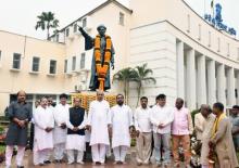 Chief Minister Shri Naveen Patnaik floral tribute to the statue of Utkal Gourab Madhusudan Das on the occasion of 86th Shradhotsav at OLA Premises 