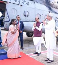  Chief Minister Shri Naveen Patnaik receiving Hon’ble President of India at  Biju Patnaik International Airport 
