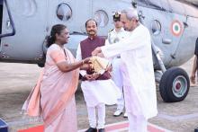  Chief Minister Shri Naveen Patnaik receiving Hon’ble President of India at  Biju Patnaik International Airport 