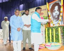 ଜୟଦେବ ଭବନରେ ଶହୀଦ ବାଜି ରାଉତ ଜୟନ୍ତୀ ପାଳନ ଅବସରରେ ମୁଖ୍ୟମନ୍ତ୍ରୀ ଶ୍ରୀ ମୋହନ ଚରଣ ମାଝୀ ଏବଂ କେନ୍ଦ୍ର ଶିକ୍ଷା ମନ୍ତ୍ରୀ ଶ୍ରୀ ଧର୍ମେନ୍ଦ୍ର ପ୍ରଧାନ 