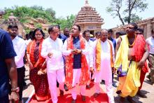 ମୁଖ୍ୟମନ୍ତ୍ରୀ ଶ୍ରୀ ମୋହନ ଚରଣ ମାଝୀ ଗଞ୍ଜାମ ଜିଲ୍ଲା ଗସ୍ତ ଅବସରରେ ମା ତାରା ତାରିଣୀ ମନ୍ଦିର ଦର୍ଶନ କରୁଛନ୍ତି