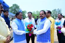 ବୌଦ୍ଧ ଜିଲ୍ଲା ସମ୍ମିଳନୀ କକ୍ଷରେ ମୁଖ୍ୟମନ୍ତ୍ରୀ ଶ୍ରୀ ମୋହନ ଚରଣ ମାଝୀ ଜିଲ୍ଲାର ବିକାଶ ମୂଳକ ପ୍ରକଳ୍ପ ସମୀକ୍ଷା କରୁଛନ୍ତି 