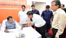 ମୁଖ୍ୟମନ୍ତ୍ରୀ ଶ୍ରୀ ମୋହନ ଚରଣ ମାଝୀ ୟୁନିଟ ୨ ସ୍ଥିତ ନୂତନ ଅଭିଯୋଗ ପ୍ରକୋଷ୍ଠରେ ସାଧାରଣ ଲୋକଙ୍କ ଅଭିଯୋଗ ଶୁଣୁଛନ୍ତି