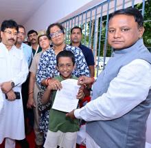 ମୁଖ୍ୟମନ୍ତ୍ରୀ ଶ୍ରୀ ମୋହନ ଚରଣ ମାଝୀ ୟୁନିଟ ୨ ସ୍ଥିତ ନୂତନ ଅଭିଯୋଗ ପ୍ରକୋଷ୍ଠରେ ସାଧାରଣ ଲୋକଙ୍କ ଅଭିଯୋଗ ଶୁଣୁଛନ୍ତି