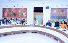 ମୁଖ୍ୟମନ୍ତ୍ରୀ ଶ୍ରୀ ମୋହନ ଚରଣ ମାଝୀ ଲୋକ ସେବା ଭବନରେ ପି. ଏମ୍. ଜନମନ୍ ଯୋଜନାର ସମୀକ୍ଷା କରୁଛନ୍ତି 