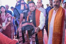 ସଫେଇ କର୍ମଚାରୀଙ୍କ ପାଇଁ ଅନୁଷ୍ଠିତ ଜାତୀୟ କର୍ମଶାଳା ଅବସରରେ ଆୟୋଜିତ ପ୍ରଦର୍ଶନୀରେ ମୁଖ୍ୟମନ୍ତ୍ରୀ ଶ୍ରୀ ମୋହନ ଚରଣ ମାଝୀ 