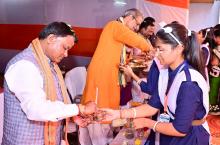 ପବିତ୍ର ରକ୍ଷା ବନ୍ଧନ ଅବସରରେ ଜୟପୁର ସରସ୍ବତୀ ଶିଶୁ ବିଦ୍ୟା ମନ୍ଦିର ଠାରେ ଛାତ୍ରଛାତ୍ରୀଙ୍କ ଗହଣରେ ମୁଖ୍ୟମନ୍ତ୍ରୀ ଶ୍ରୀ ମୋହନ ଚରଣ ମାଝୀ 