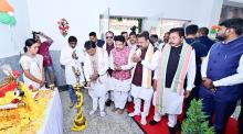 କୋରାପୁଟରେ ସହିଦ୍ ଲକ୍ଷ୍ମଣ ନାୟକ ଭେଷଜ ମହାବିଦ୍ୟାଳୟ ଓ ଚିକିତ୍ସାଳୟର ନୂଆ ବିଲ୍ଡିଙ୍ଗ ଉଦଘାଟନ ଅବସରରେ ମୁଖ୍ୟମନ୍ତ୍ରୀ ଶ୍ରୀ ମୋହନ ଚରଣ ମାଝୀ 
